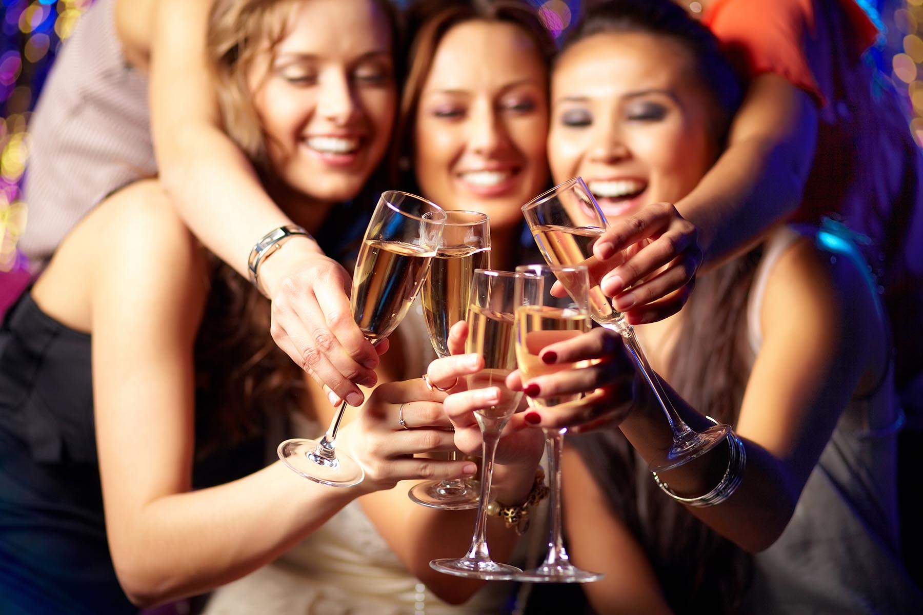 photo of ladies drinking champagne